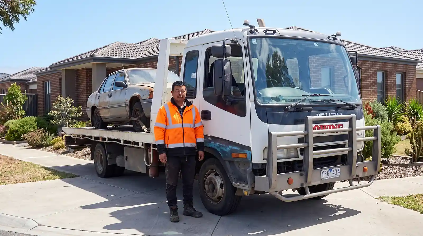 Amiry Cash For Cars tow truck navigating a tight laneway in Footscray to load up a broken down scrap car